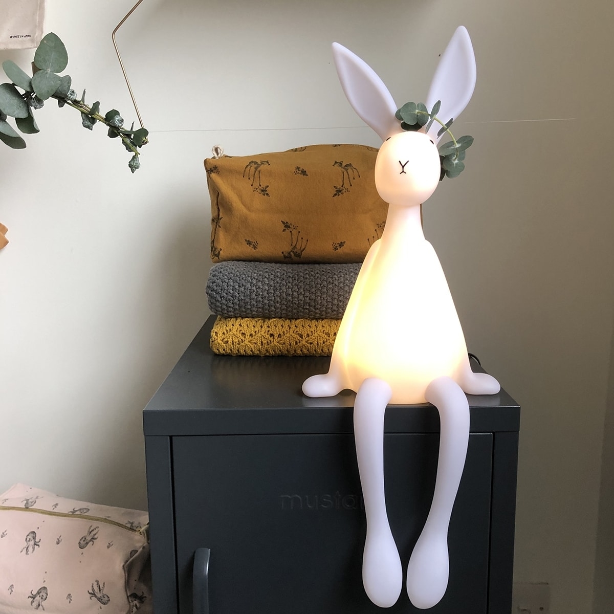 Konijn the Bunny | Rose in April Dreumes